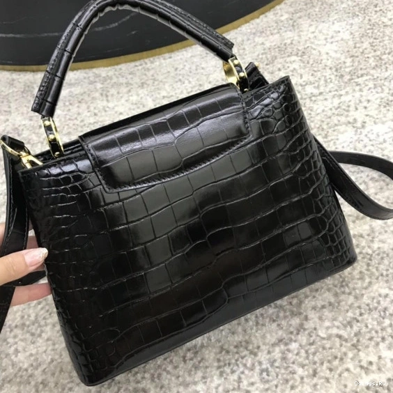 LOUIS CAPUCINES BB VUITTON 0326